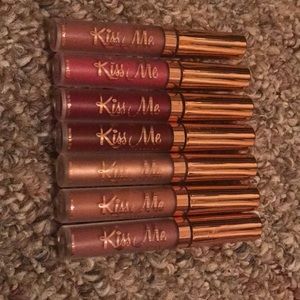 Kiss Me Liveglam lipstick bundle!